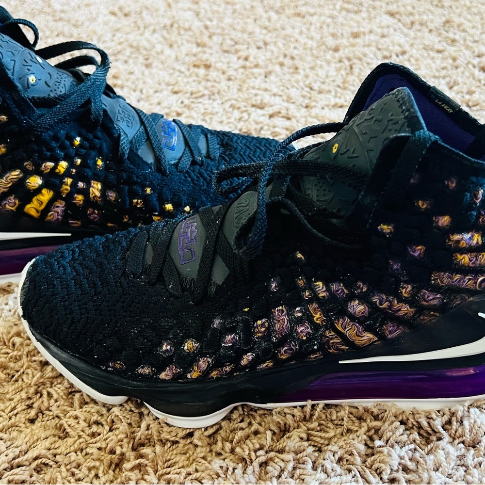 Nike LeBron XVII 17 GS Lakers EP Black Eggplant Amarillo BQ3177-004